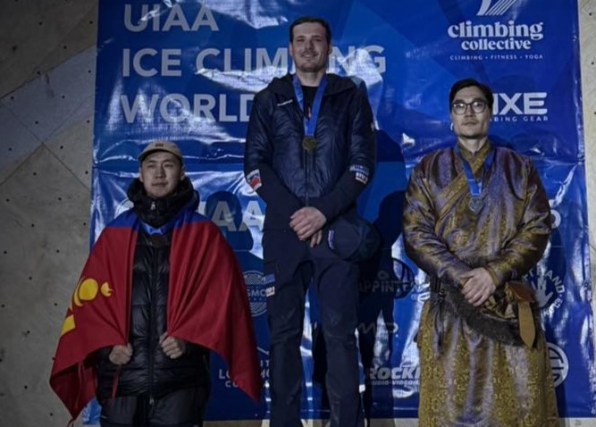 Мөсөнд авиралтын дэлхийн цомоос Ч.Мандахбаяр мөнгө, Н.Хэрлэн хүрэл медаль хүртэв